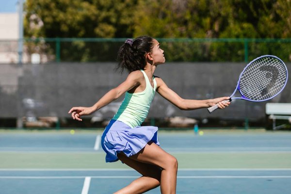 What's the Effect of Asymmetrical Strength Training on Injury Prevention in Tennis Players?