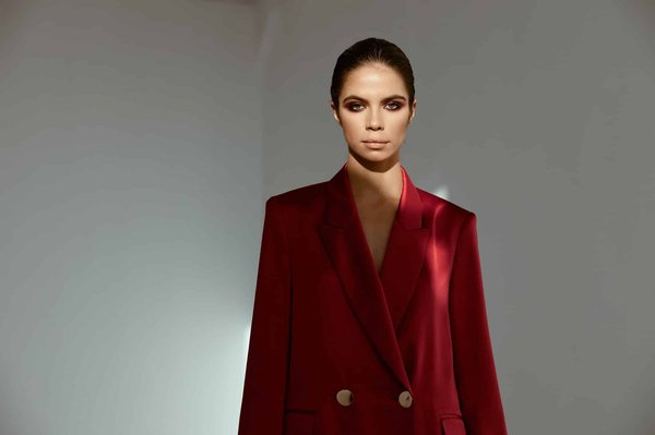 How to Choose the Right Kind of Chic Laptop Bag That Complements Your Professional Outfit?